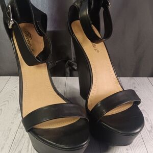 Breckelles Black Women's Platform Sandals